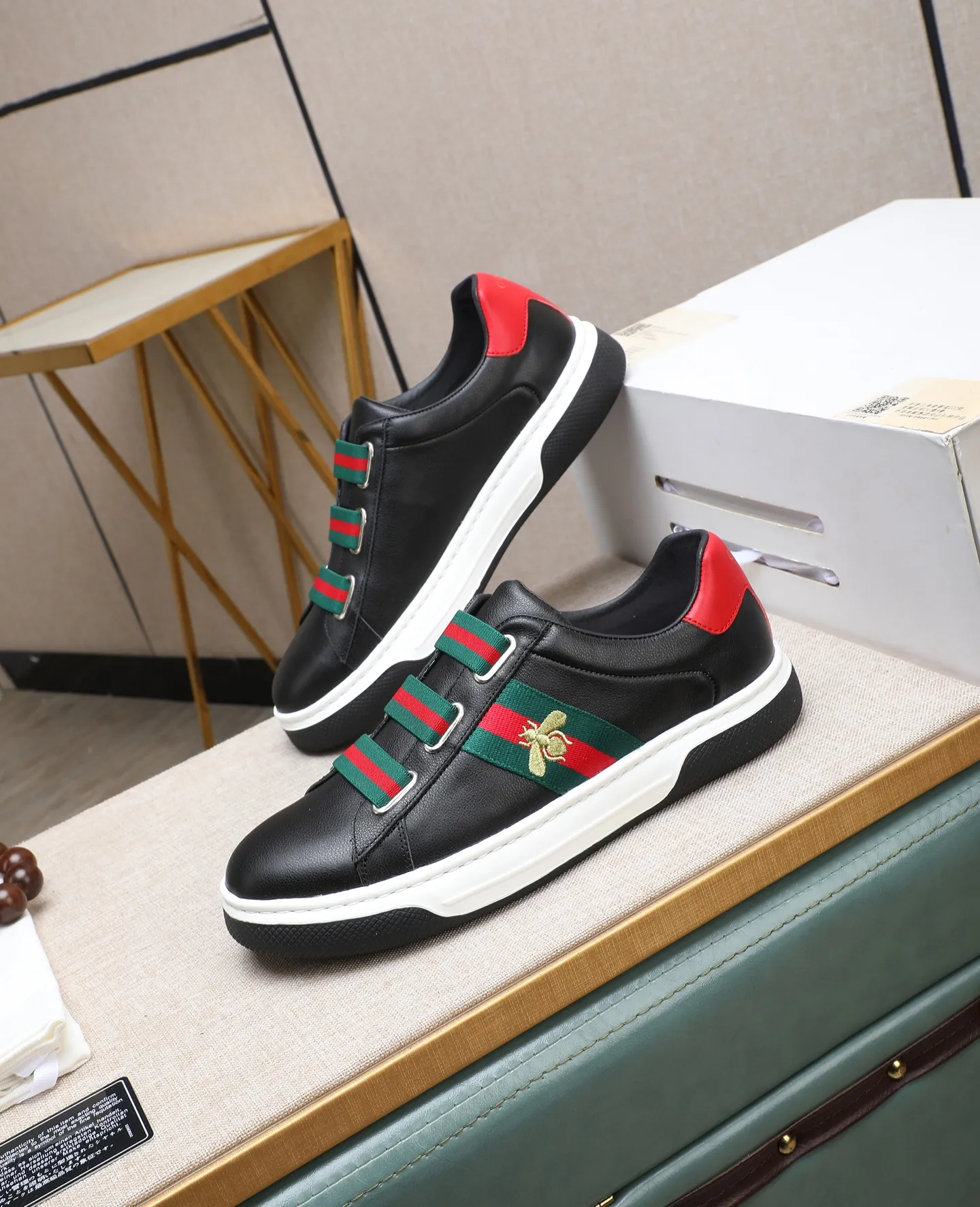 Men's shoes 💰480 GUCCI🔍🔍The latest models are available simultaneously at the counter. Original calfskin imported from Italy, genuine leather lining, (high-end, extravagant, and classy) with exquisite workmanship. Soles: Original soles specially provided by the original factory. ⚠Exclusive double-layer movable molded soles are super comfortable⚠. Photos of the real thing. 🎬The real thing is even better.